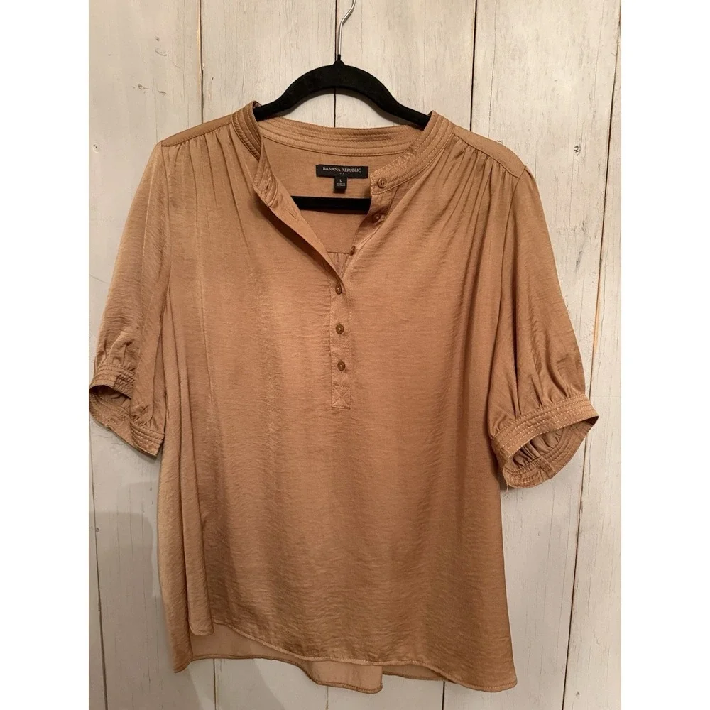 Banana Republic Volume Puff Short Sleeve Blouse Sz-Lg Tan Satin Silky Button